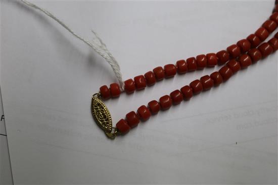 A single strand graduated coral bead necklace, 53cm.